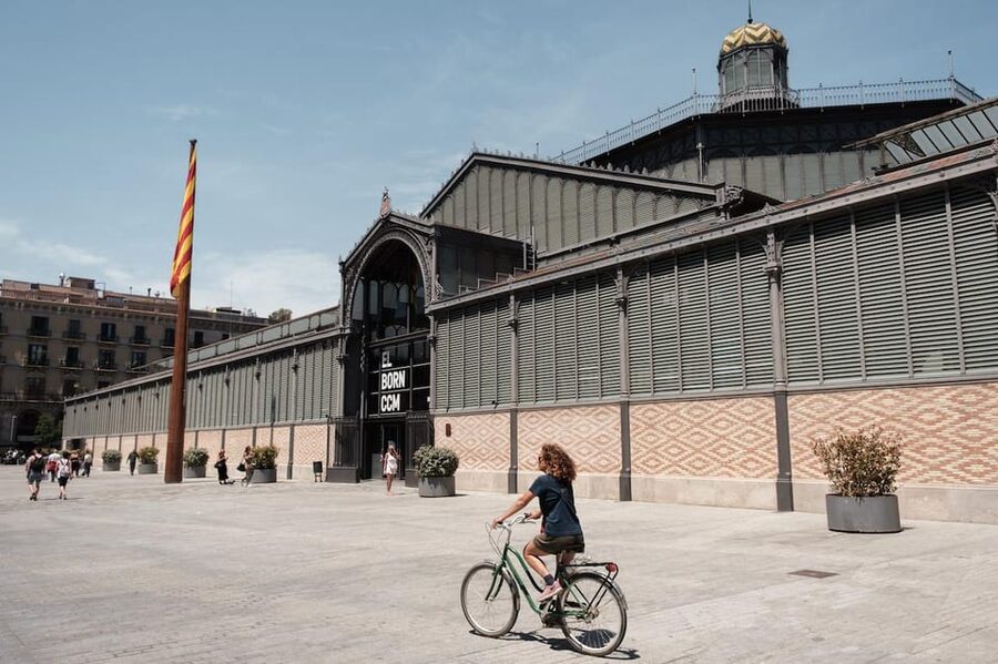 Barcelona: Guided Bike or E-Bike City Tour - Meeting in Plaça Reial, then rolling into the Gothic Quarter