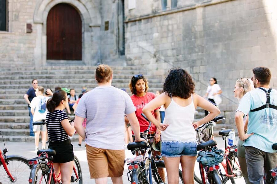 Barcelona: Guided Highlights Bike or eBike Tour (3 Hours) - Meeting in Ciutat Vella: where the tour begins in the thick of it