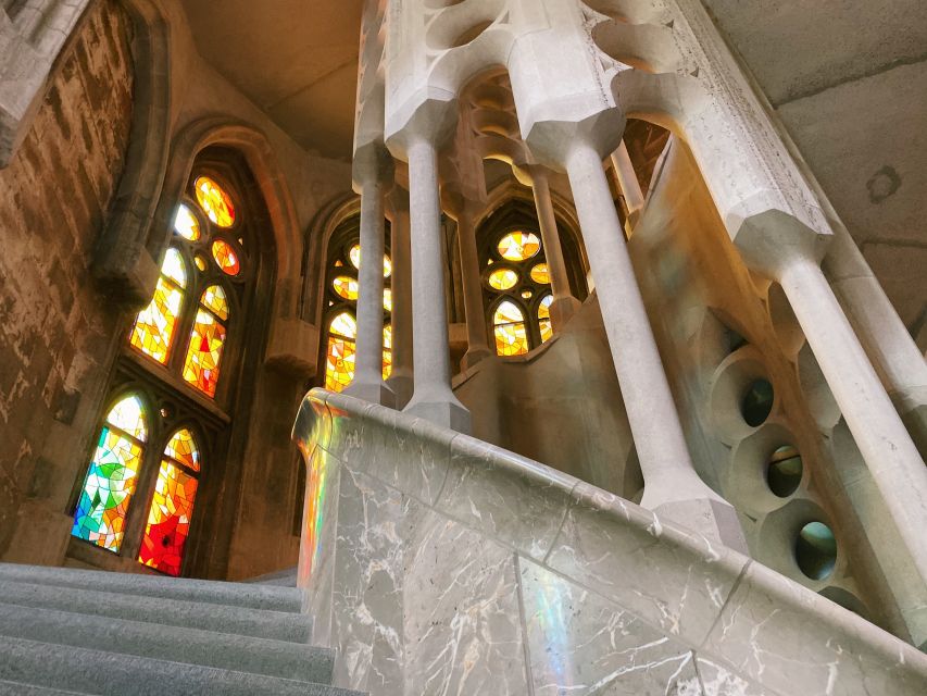 Barcelona: Guided Tour of Sagrada Familia - Inside the basilica: stained glass light and the architecture behind it