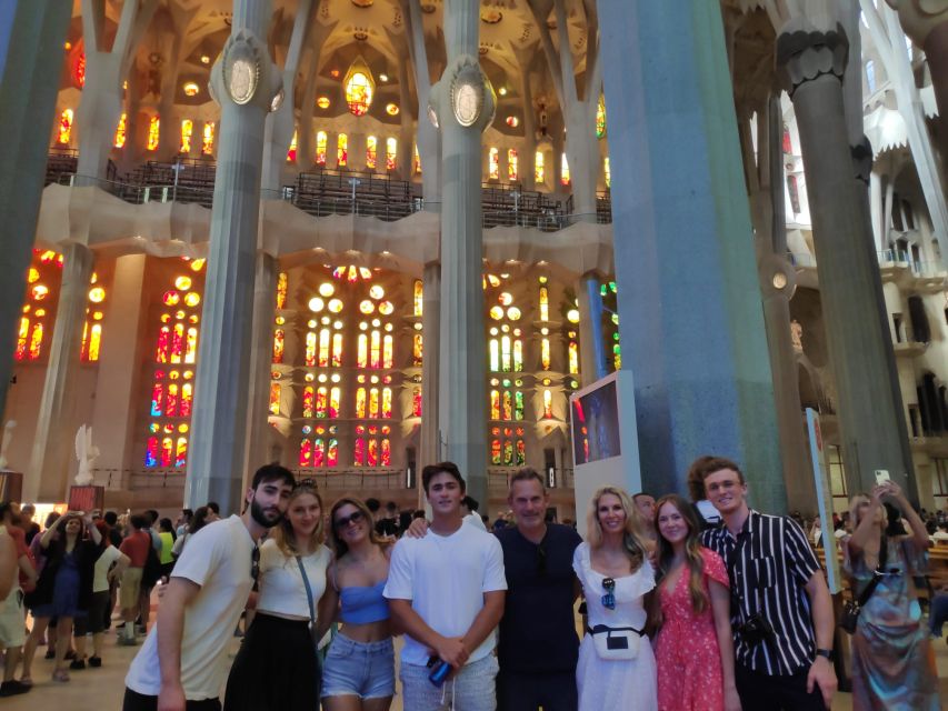 Barcelona: Guided Tour of Sagrada Familia - Choosing the right group size: private, small group, and family-friendly