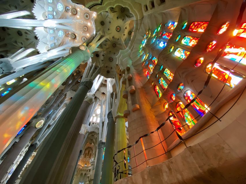 Barcelona: Guided Tour of Sagrada Familia - Skip-the-line entry and how the 90 to 120 minutes usually play out