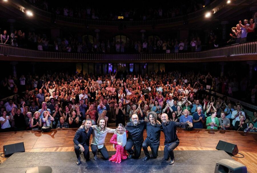 Barcelona: Guitar Trio & Dance @ Palau de la Música - A Paco de Lucía tribute in the Palau changes the whole vibe