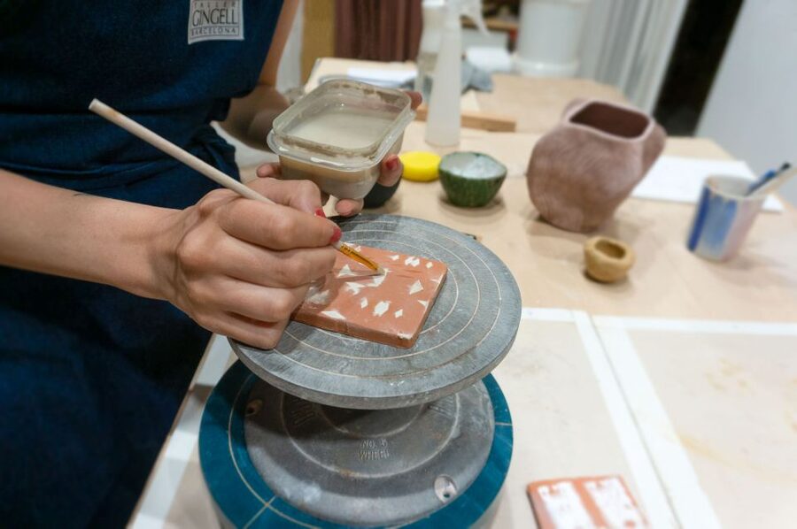 Barcelona: Handmade Ceramic Tiles Workshop - The 2-hour flow: what you will do minute by minute