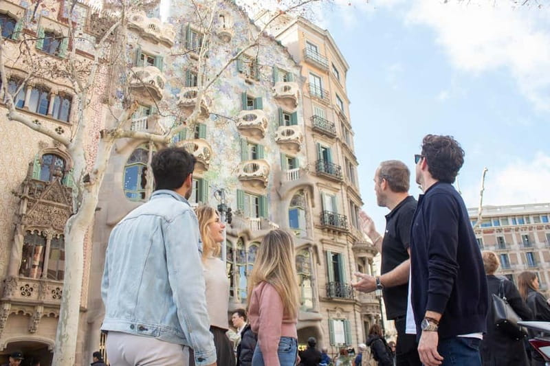 Barcelona: Helicopter, Boat Ride & Old Town Private Tour - Helipuerto to helicopter: what to expect in 6 minutes