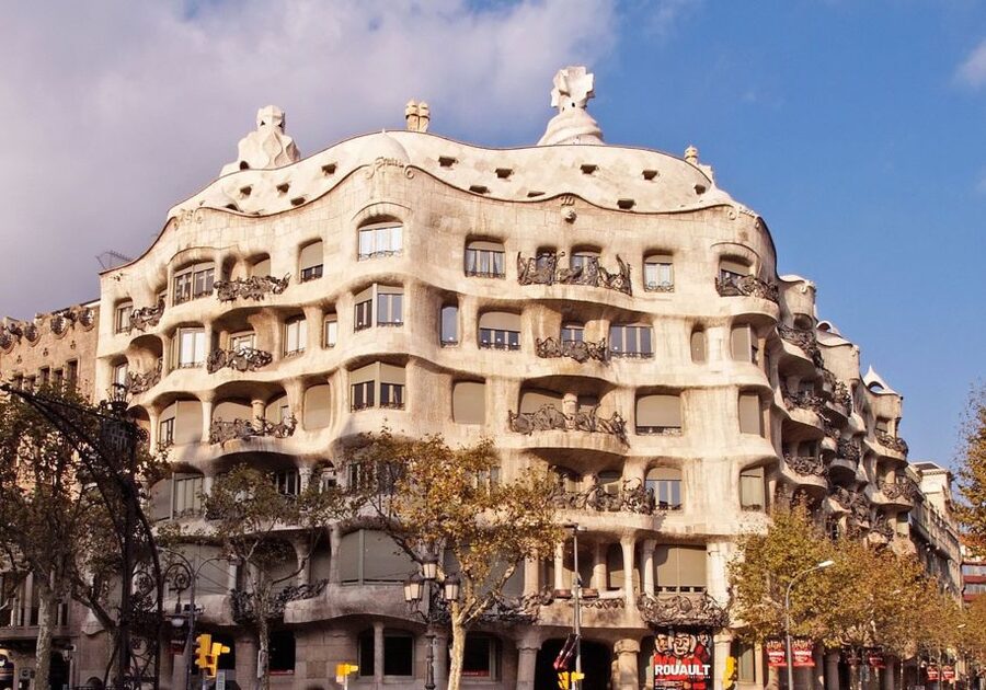 Barcelona: Helicopter, Boat Ride & Old Town Private Tour - Your professional flight video, plus making photos work