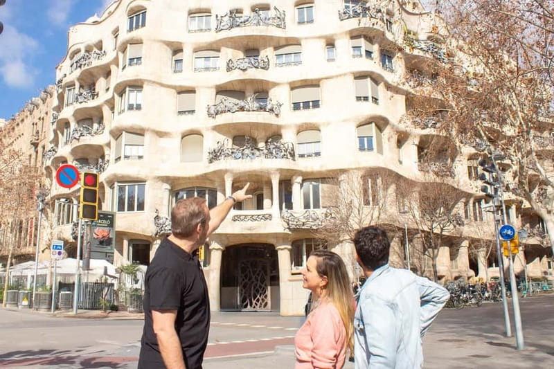 Barcelona: Helicopter, Boat Ride & Old Town Private Tour - Timing and the small group, big day tradeoff