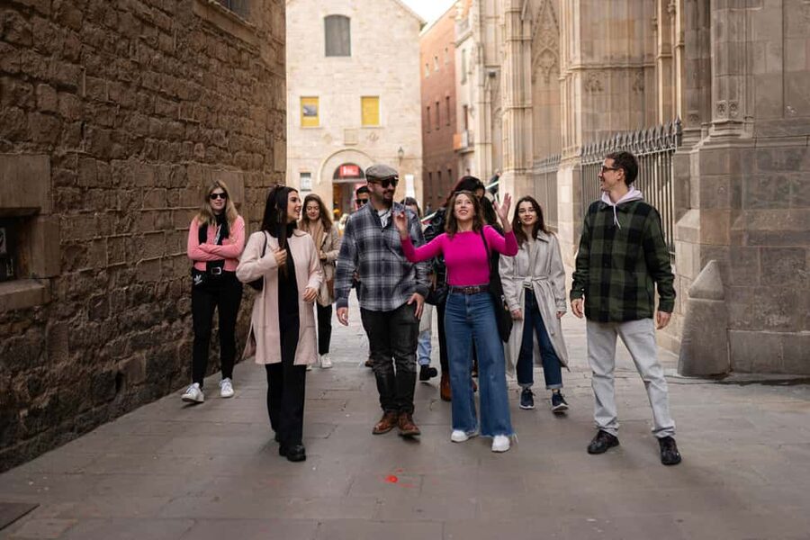 Barcelona: Hidden Gems Walking Tour Including 10+ Sights - Meet your guide, and why the storytelling style gets praised