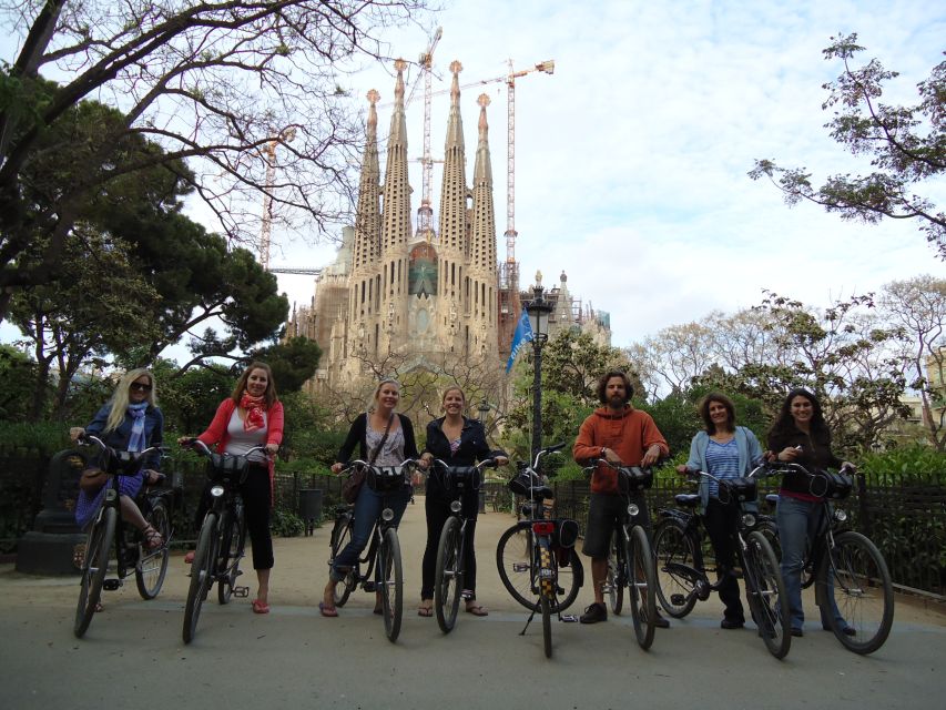 Barcelona Highlights Bike Tour: Cycle along the beach! - Where to meet, what to bring, and how to get set up fast