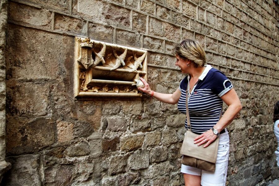 Barcelona Historical 3-Hour Bike Tour - What makes this tour feel great: guides, pace, and bike-friendly streets
