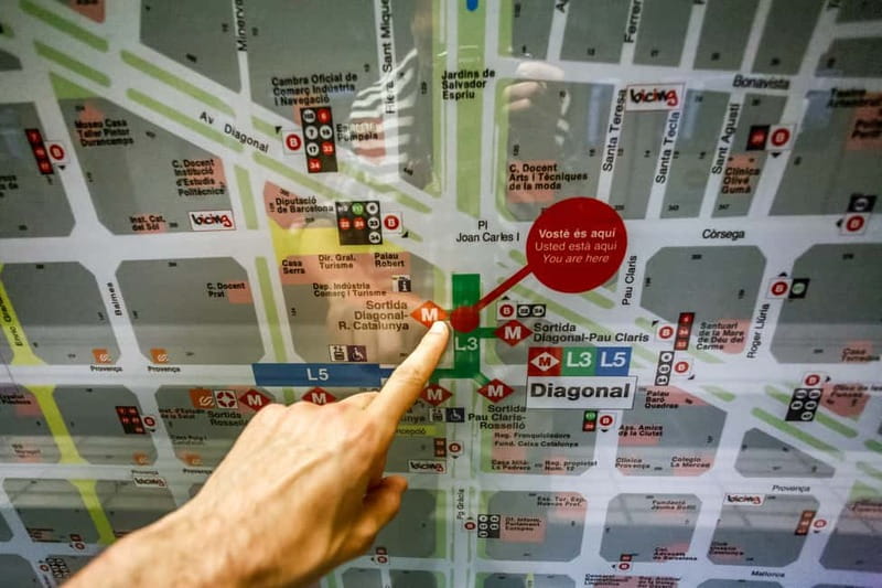 Barcelona: Hola Barcelona Public Transport Travel Card - How to avoid common snags at gates and on platforms