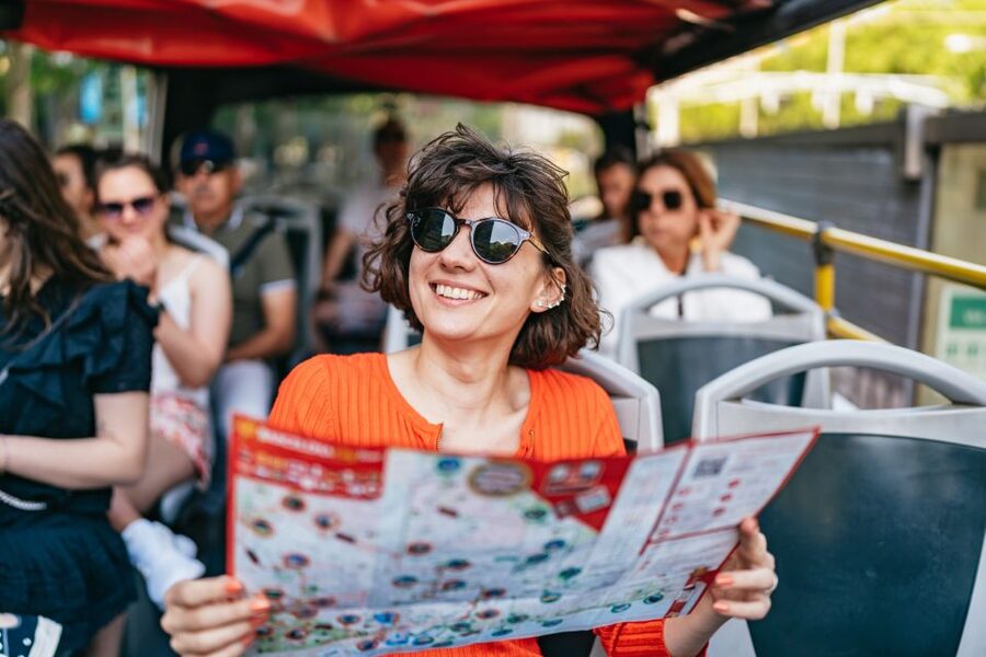 Barcelona: Hop-On Hop-Off Bus & Aquarium Tour - Air-conditioned buses, but smart pacing beats perfect planning