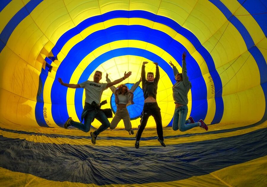 Barcelona: Hot Air Balloon Ride with Optional Transportation - The pre-flight stop: coffee, breakfast, and the balloon team vibe