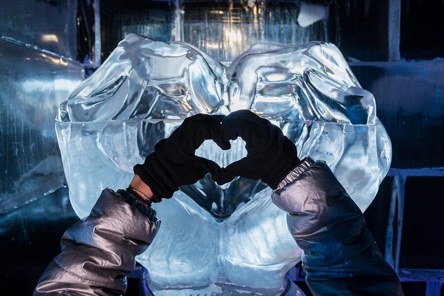 Barcelona: Ice Bar and Terrace Drinks Romantic Package - Practical details that keep the evening smooth