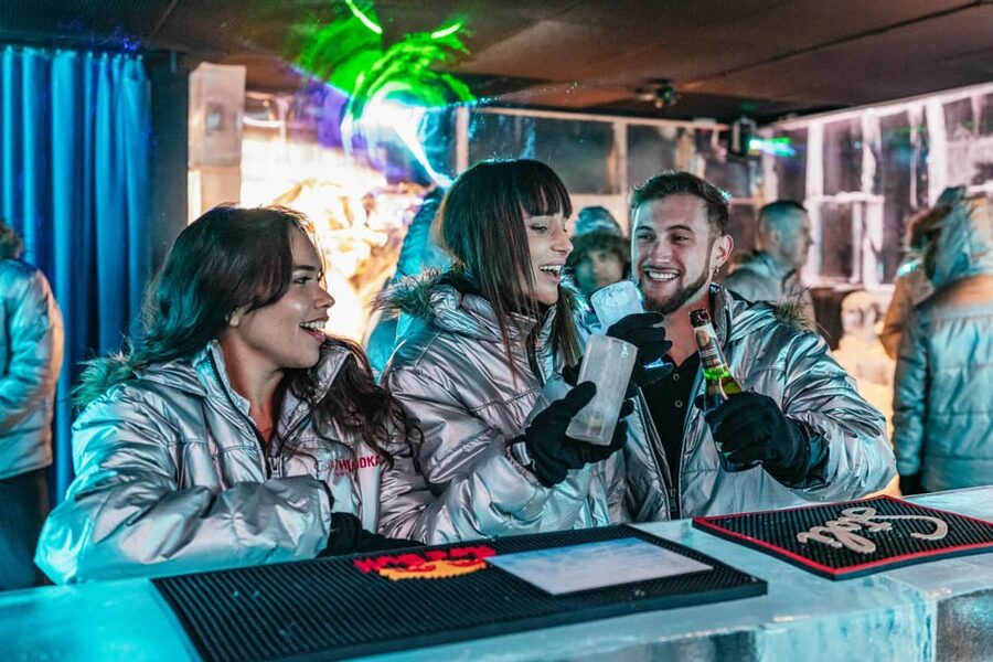 Barcelona: Icebar experience, located at the beach !! - Entering the ice room: jackets, gloves, and how the cold works