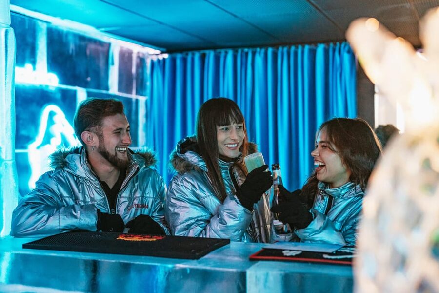 Barcelona: Icebar experience, located at the beach !! - Music, dancing, and the beach-night energy