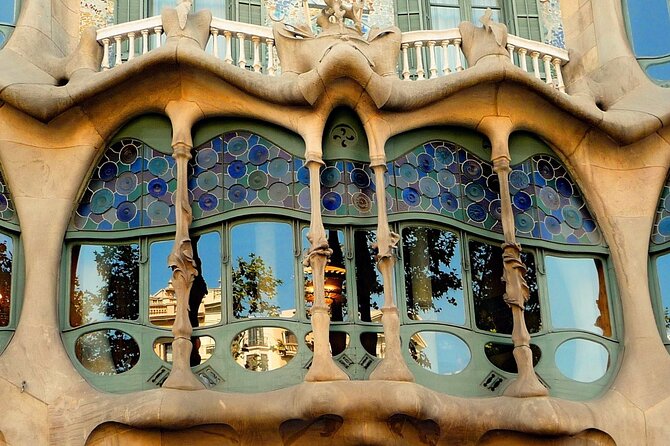 Barcelona in 1 Day: Sagrada Familia, Park Guell,Old Town & Pickup - Park Güell on a Hill: Colors, Forms, and a Different Gaudi Mood