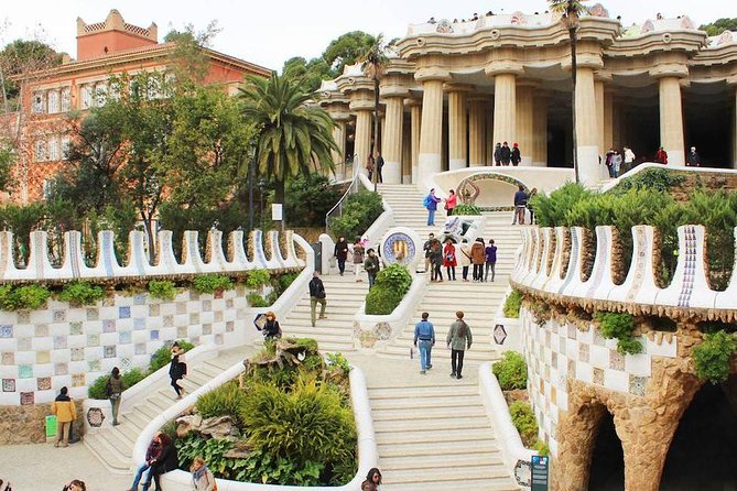 Barcelona in 1 Day: Sagrada Familia, Park Guell,Old Town & Pickup - Guides and Group Energy, Including Real Examples From Past Days