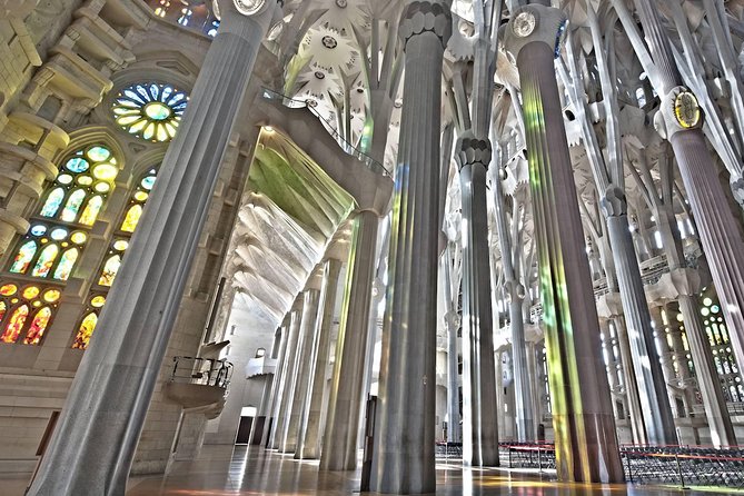 Barcelona in 1 Day: Sagrada Familia, Park Guell,Old Town & Pickup - Passeig de Gràcia: Eixample Streets and Two Gaudi Facades Outside
