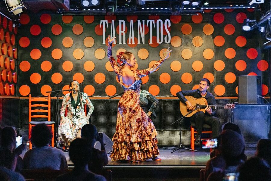 Barcelona: Los Tarantos Flamenco Show - Los Tarantos in Plaça Reial: A Classic Tablao Location