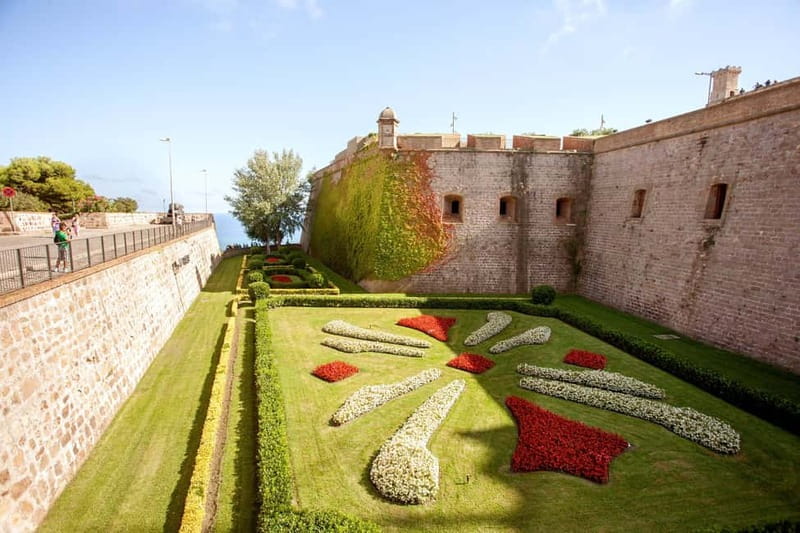 Barcelona: Montjuïc Cable Car Roundtrip Ticket - Timing and Seasonal Hours (So You Don’t Miss the Ride)