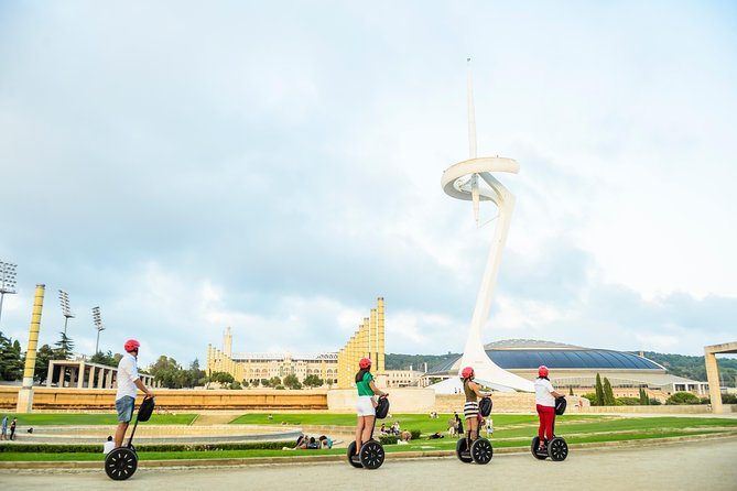 Barcelona: Montjuïc Segway Tour - Parc de la Ciutadella: fortress grounds turned into a city escape