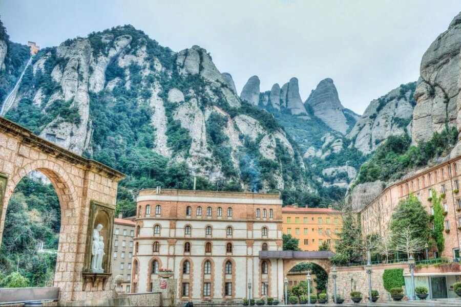 Barcelona: Montserrat Tour, Transfers & Basilica Entry - Your 3 hours of free time: make it match your energy