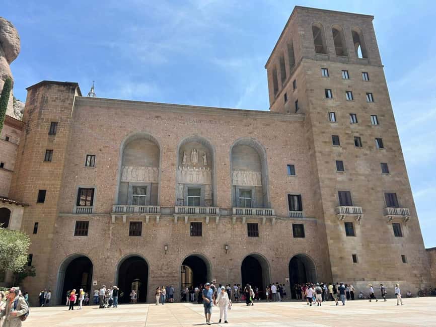 Barcelona: Montserrat Tour, Transfers & Basilica Entry - Funicular strategy: the smartest way to extend your time on the mountain