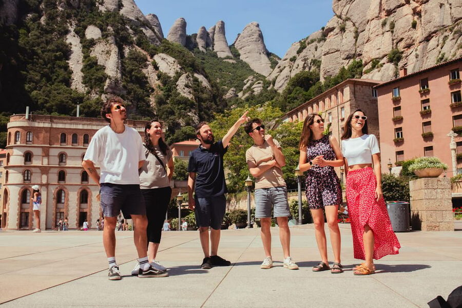 Barcelona: Montserrat with Winery, Lunch, and Train Options - Getting There: Barcelona Norte, the Coach, and Oller del Mas Stops