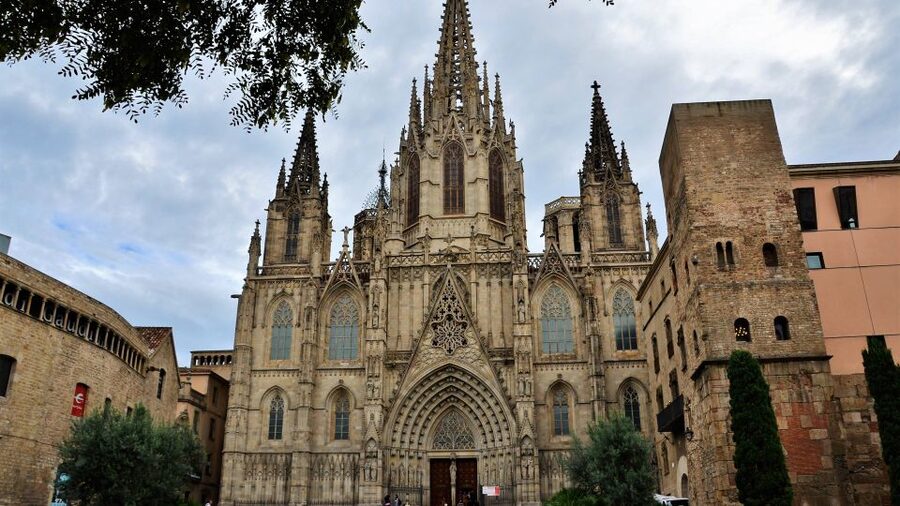 Barcelona: Old Town and Gothic Quarter Walking Tour - Entering Plaça de Sant Jaume, Roman Barcelona Still Calls the Shots