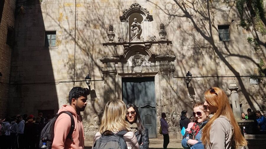 Barcelona: Old Town and Gothic Quarter Walking Tour - La Boqueria Market: Over 300 Stalls and the Real Taste of Catalonia