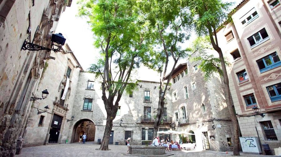 Barcelona: Old Town and Gothic Quarter Walking Tour - Timing, Group Size, and What 2.5 to 4 Hours Really Feels Like
