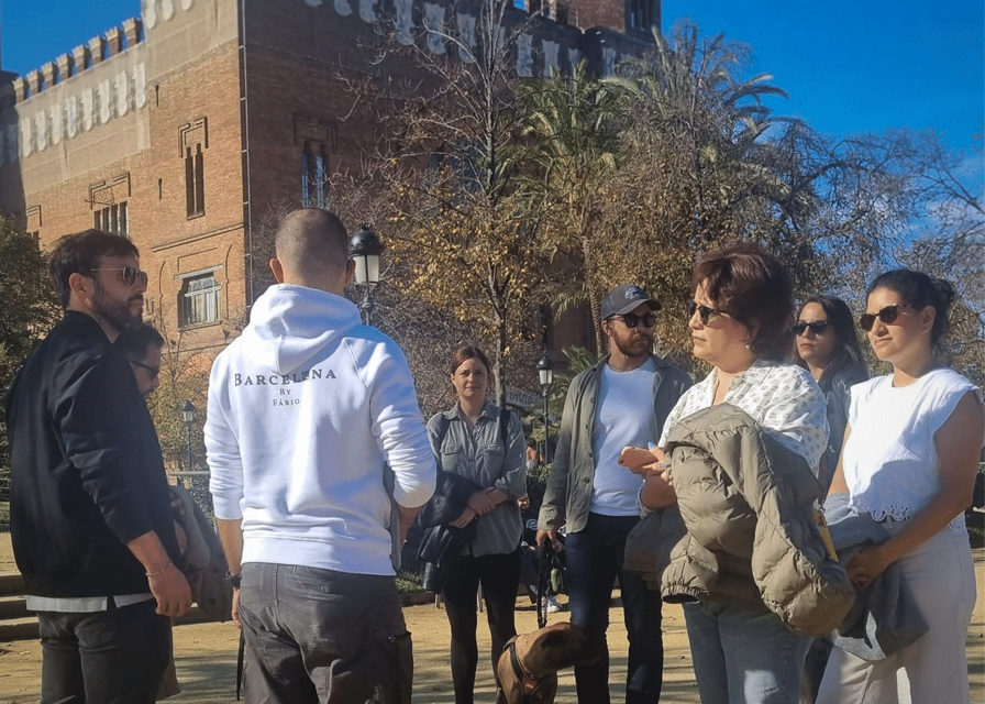 Barcelona: Old Town Private Walking Tour of Past and Present - Santa Maria del Mar and the Gothic Quarter: Roman ruins to medieval squares