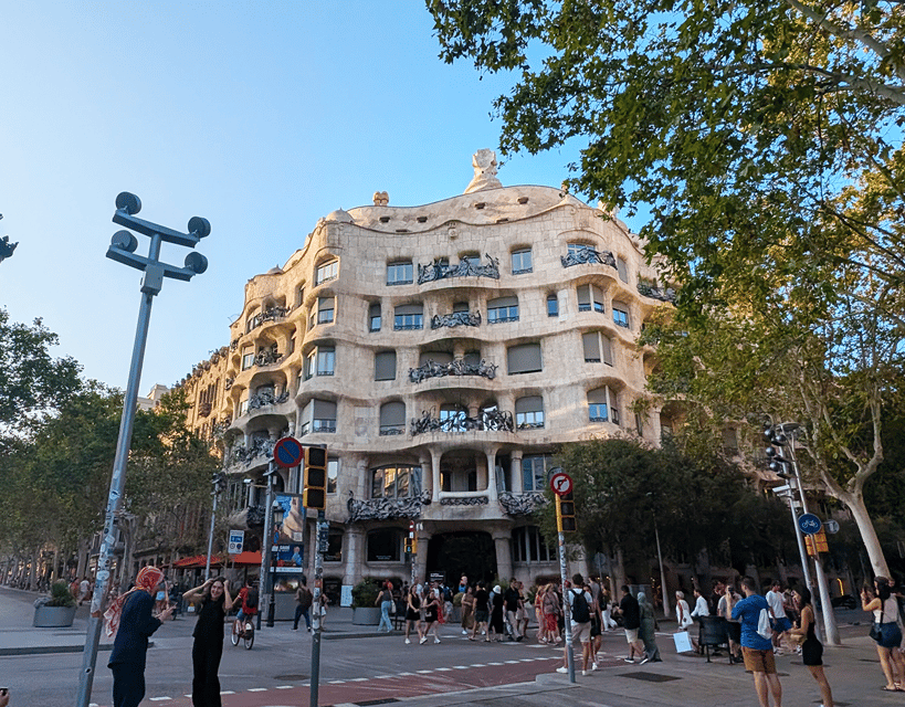 Barcelona: Old Town Private Walking Tour of Past and Present - Plaça Sant Felip Neri, Barcelona Cathedral, and the walk-off effect