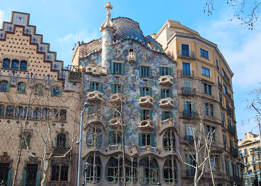 Barcelona: Old Town Private Walking Tour of Past and Present - La Rambla to La Boqueria: a practical tasting stop, not just a photo stop