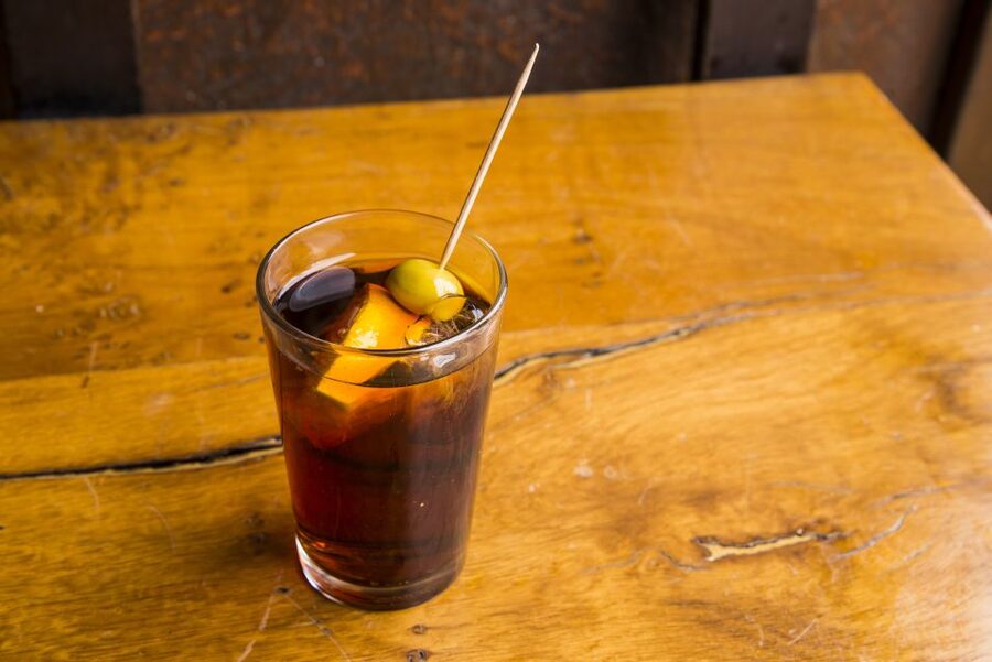 Barcelona: Old Town Tapas & Paella Food Tour with 8 Tastings - Neighborhood value: why El Born and Barceloneta feel better with a guide