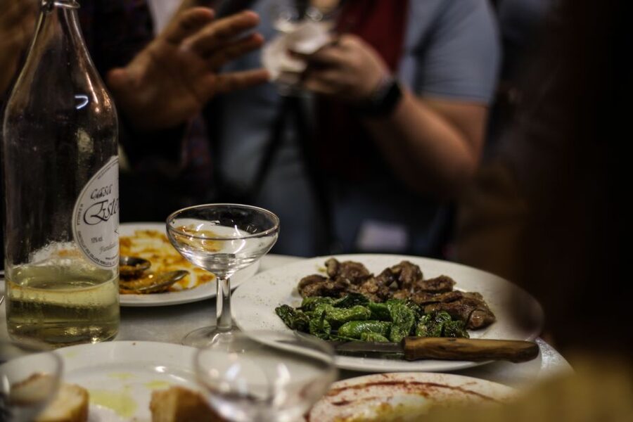 Barcelona: Old Town Tapas & Paella Food Tour with 8 Tastings - Paella and sangria near the Mediterranean coast