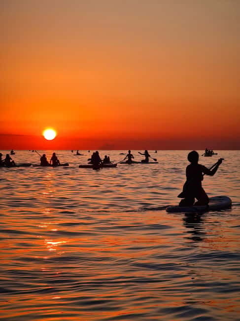 Barcelona: Paddleboarding at Sunrise. Includes: instructor, photos, equipment - Hot showers, changing rooms, and lockers: the part people forget