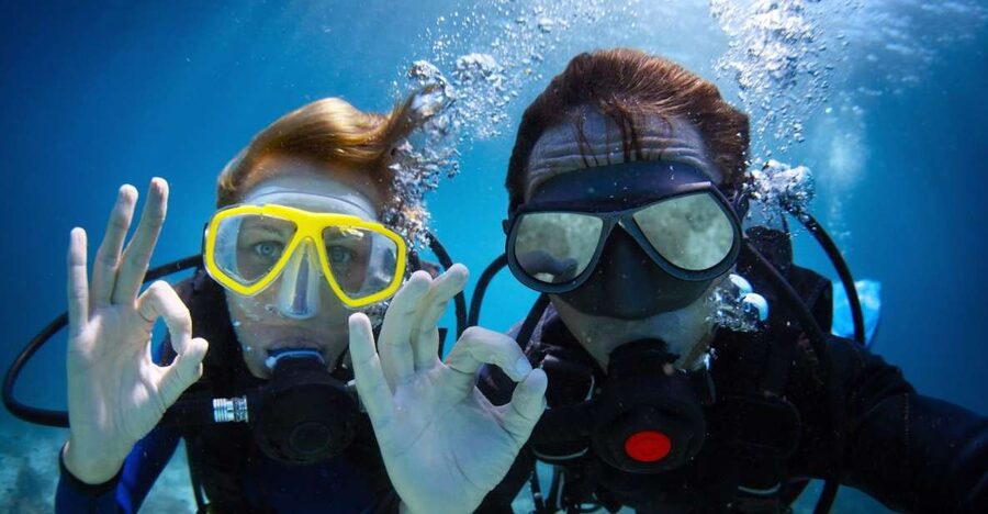 Barcelona: PADI Discover Scuba Diving - The 35-minute briefing: learn what the hands are saying
