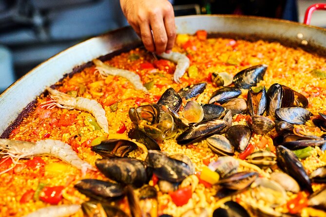 Barcelona Paella Cooking Class with Market Visit, Tapas & Sangria - La Rambla Route: A Quick Barcelona Reality Check Between Stops