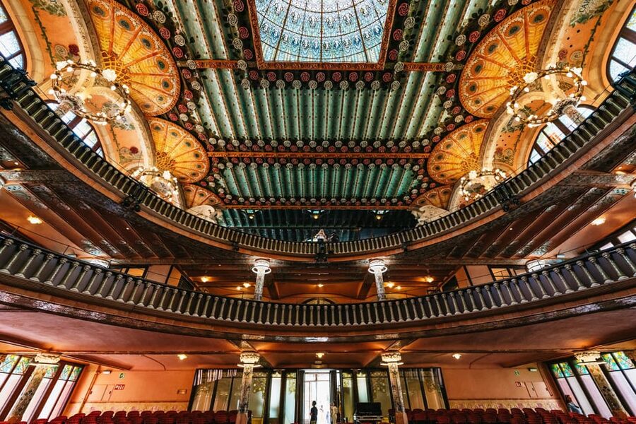 Barcelona: Palau de la Música Guided Tour - Practical logistics: where to meet, what to bring, and how to hear the guide