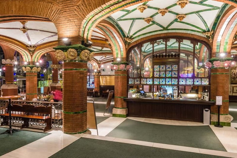 Barcelona: Palau de la Música Guided Tour in Japanese - What the Japanese guide helps you actually notice