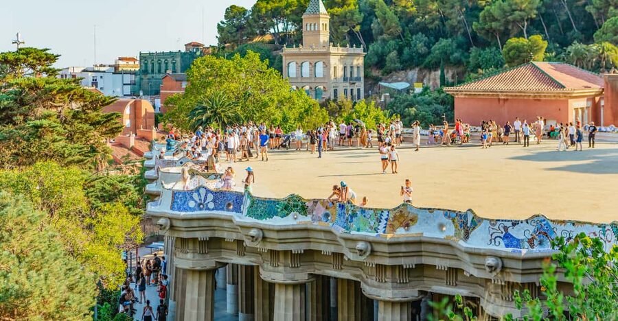 Barcelona: Park Güell Guided Tour & Priority Access - Where to Meet on Ctra. del Carmel, 23 and What Priority Really Changes