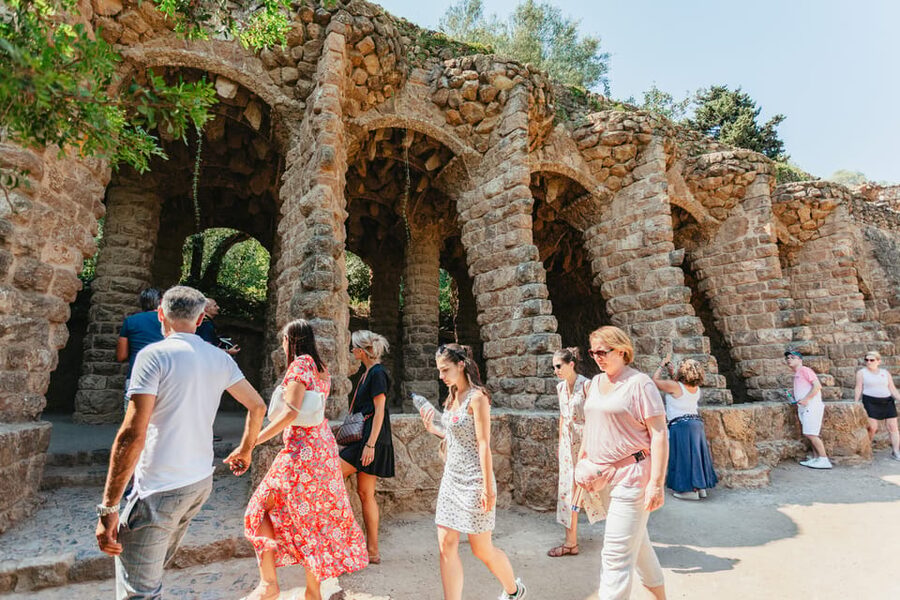 Barcelona: Park Güell Guided Tour & Priority Access - What Languages, Headsets, and Group Setup Mean for Your Experience
