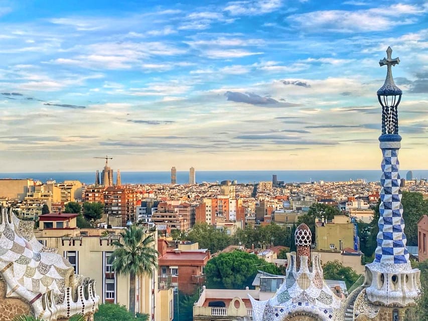 Barcelona: Park Güell Guided Tour with Entry - Meeting the guide, and how the stories sharpen the sights