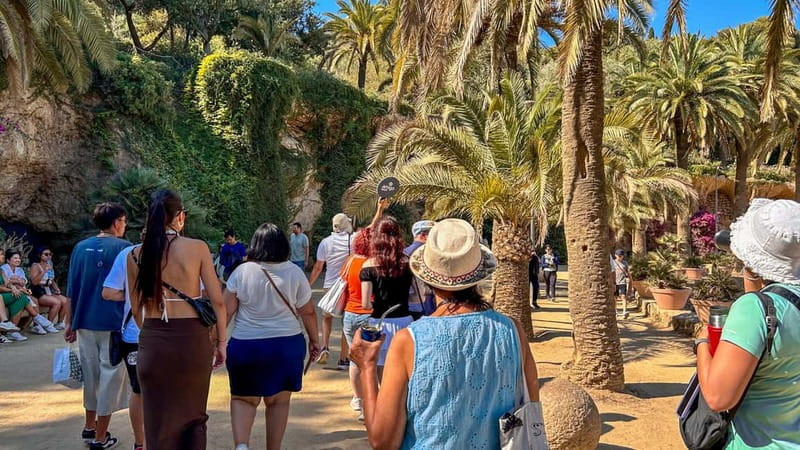 Barcelona: Park Güell Small Group Tour + Skip the Line - Sala Hipòstila, the Doric Temple, and what the columns teach