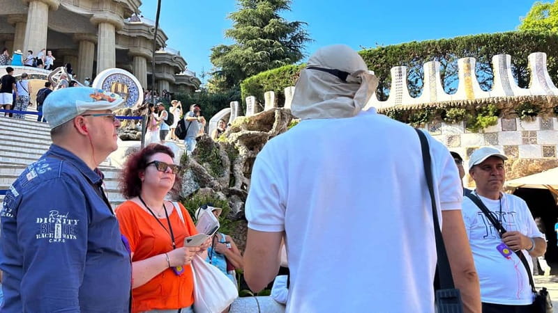 Barcelona: Park Güell Small Group Tour + Skip the Line - Meeting at Restaurante El Jardí de Can Toda in Gracia