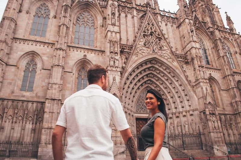 Barcelona: Photo Shoot Tour in El Gothico - How photographers shape your photos in El Gothico