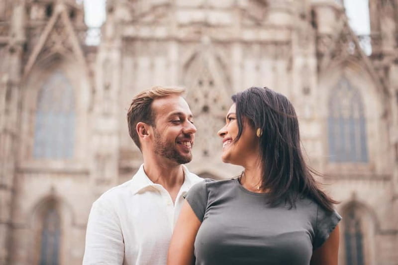 Barcelona: Photo Shoot Tour in El Gothico - Portal de L’Angel meeting spot and how your session actually starts