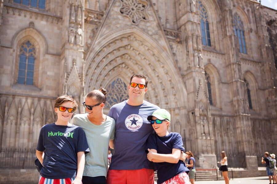 ✅ Barcelona: Photoshoot Tour Old Town - FAQ
