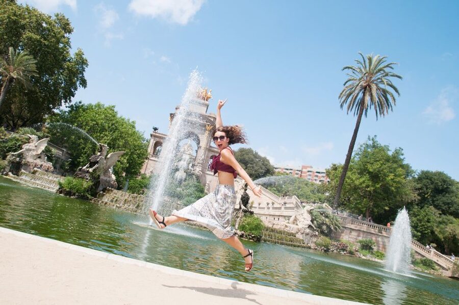 ✅ Barcelona: Photoshoot Tour Old Town - Old Town Lanes and Photogenic Corners Where Selfies Fail